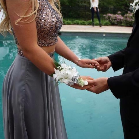 Size 2 long grey prom dress worn once. - Picture 4 of 6